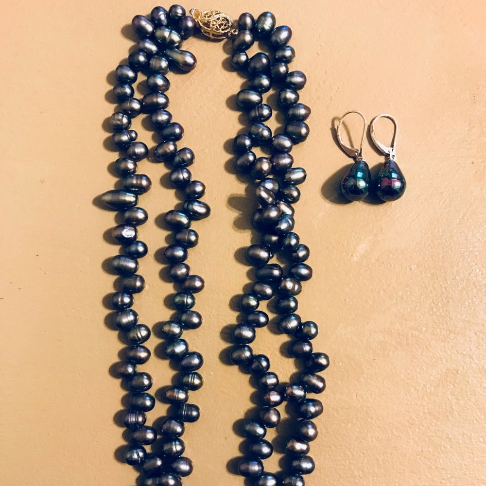 Cluster black pearl necklace and earrings